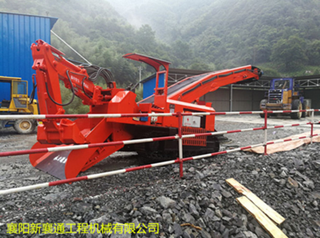 1600133138160663.jpg 新襄通履帶扒渣機(jī)3_副本.jpg