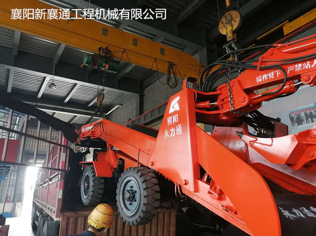 1601428675843501.jpg 扒渣機發(fā)車中9-29-1.jpg