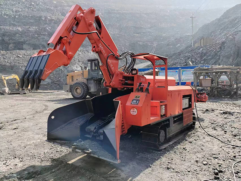 120型輪式皮帶扒渣機(jī)加破碎錘，大塊石頭也能上