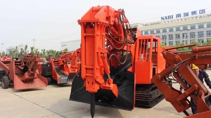 破挖一體扒渣機